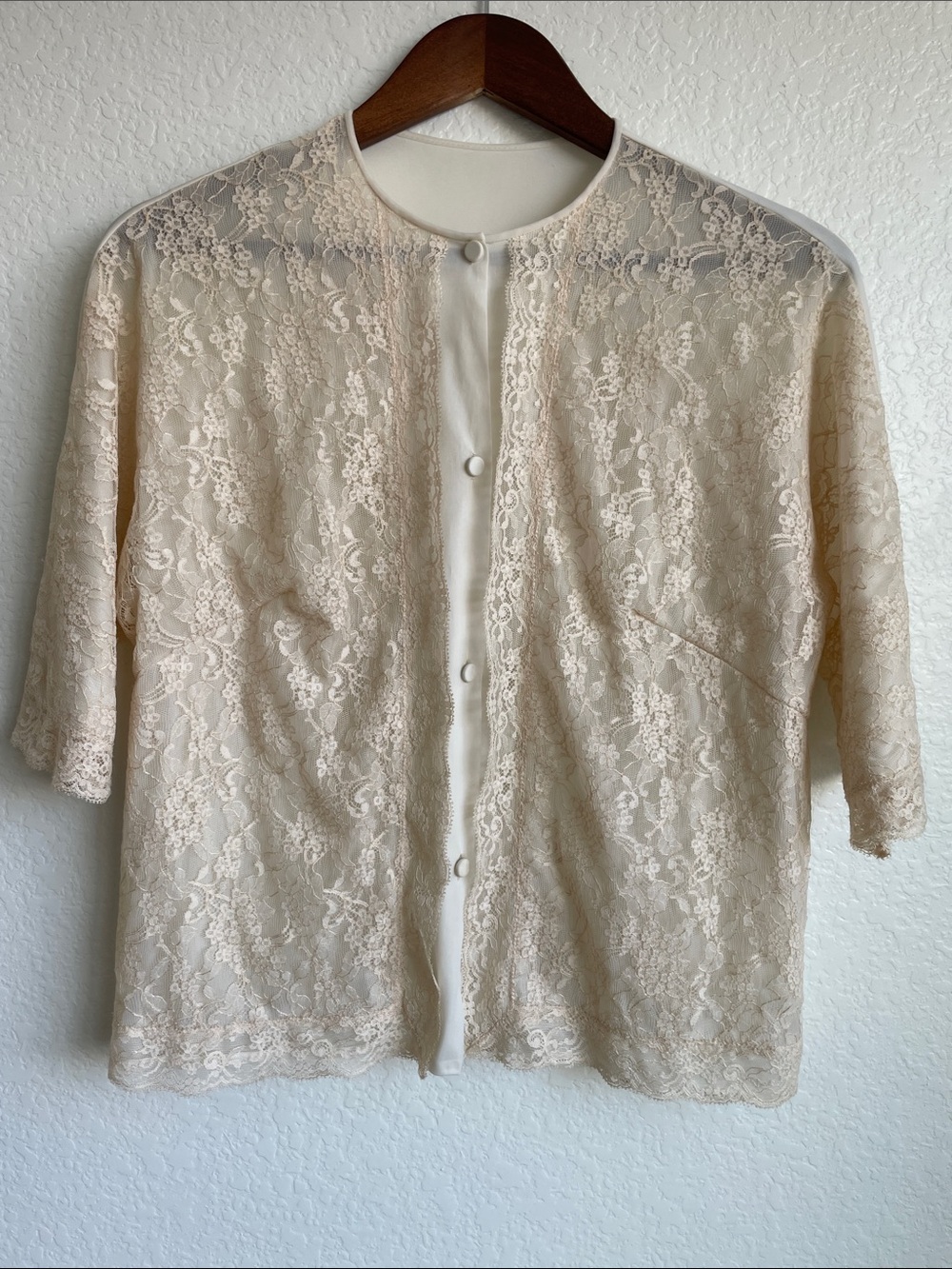 Vanity Fair Cream Lace-Trim Short Sleeve Vintage Top • 38